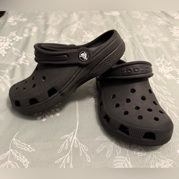 CROCS Classic Kids/Junior Blacks Crocs - Picture 1 of 4